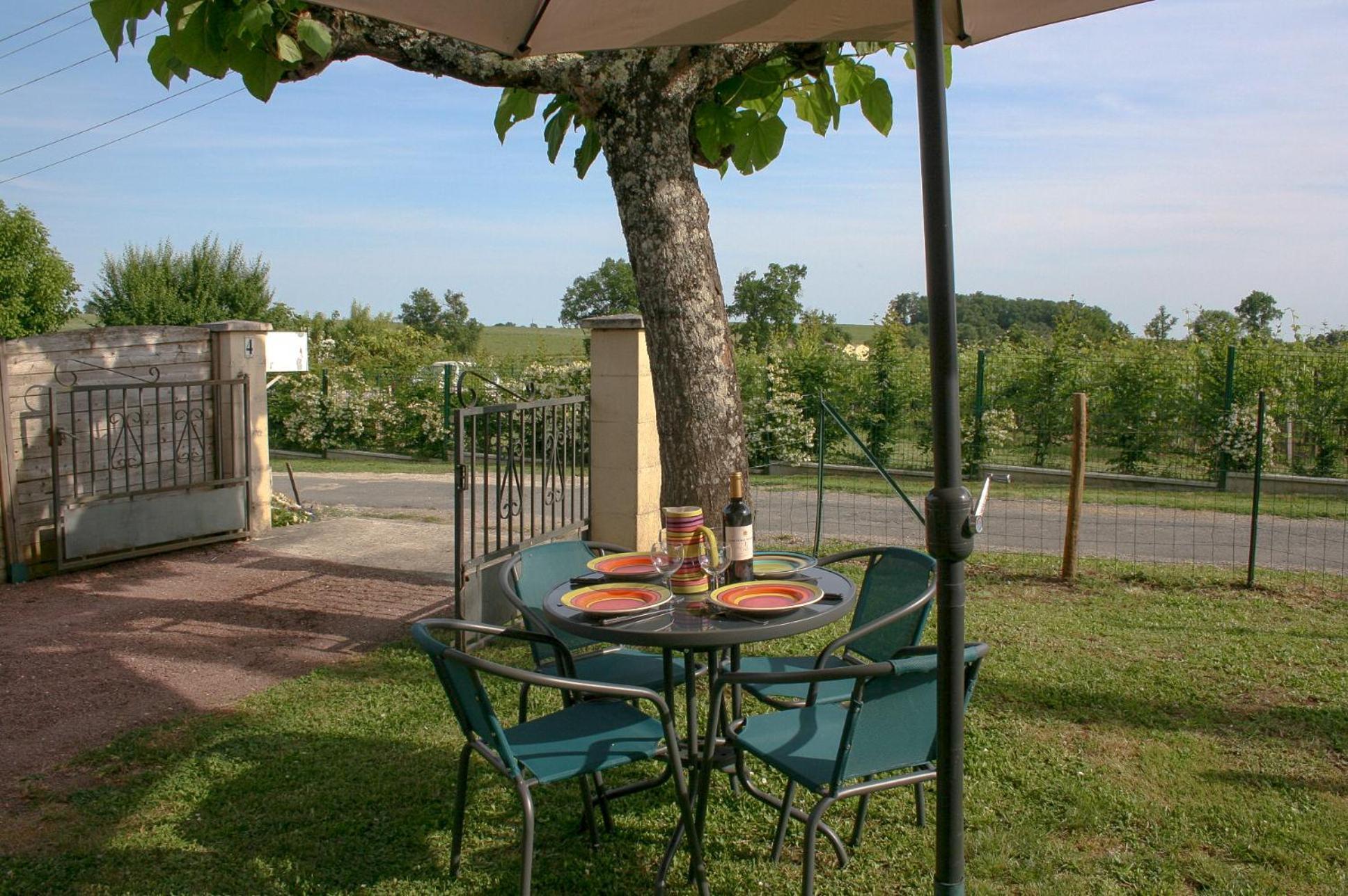 Gite De Catherine Saint-Christophe-des-Bardes Extérieur photo